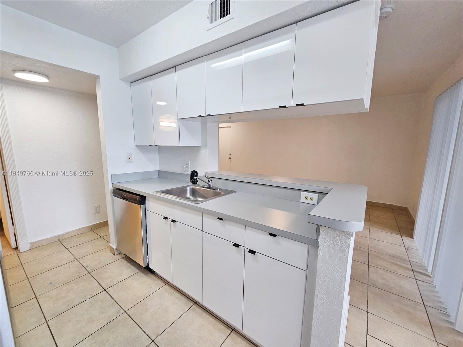 Real estate property located at 5740 Rock Island Rd #274, Broward, Sun Vista Gardens Condo, Tamarac, FL