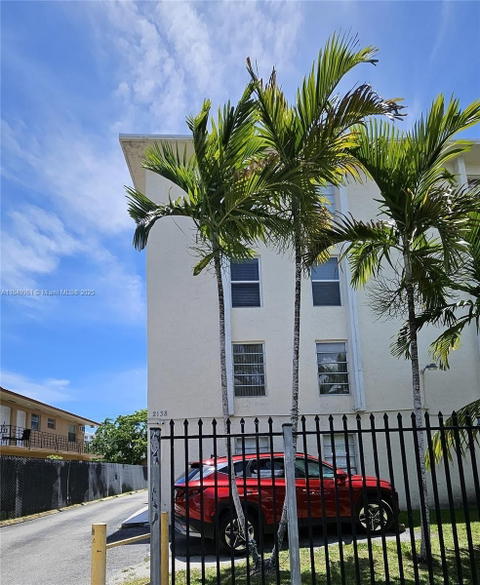 Real estate property located at 2138 6 St #403, Miami-dade, El Paraiso Condo, Miami, FL