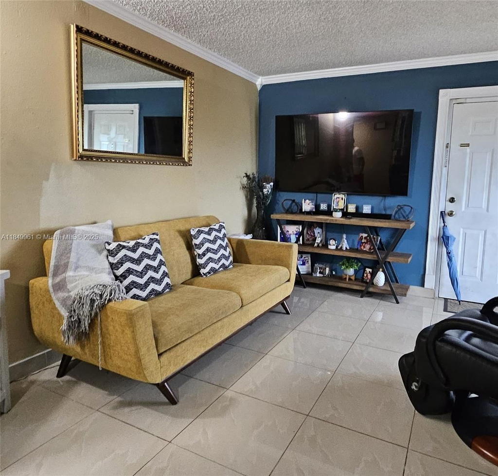 Real estate property located at 2138 6 St #403, Miami-dade, El Paraiso Condo, Miami, FL