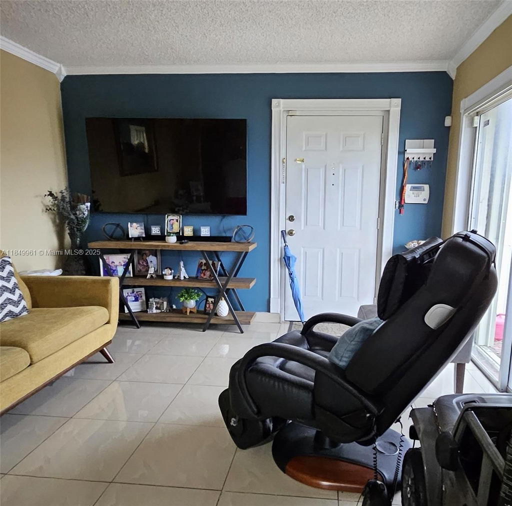 Real estate property located at 2138 6 St #403, Miami-dade, El Paraiso Condo, Miami, FL