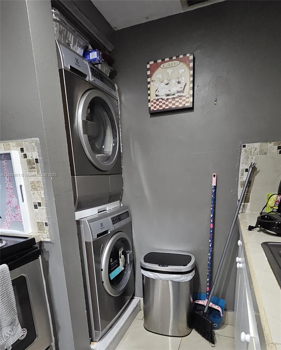 Real estate property located at 2138 6 St #403, Miami-dade, El Paraiso Condo, Miami, FL