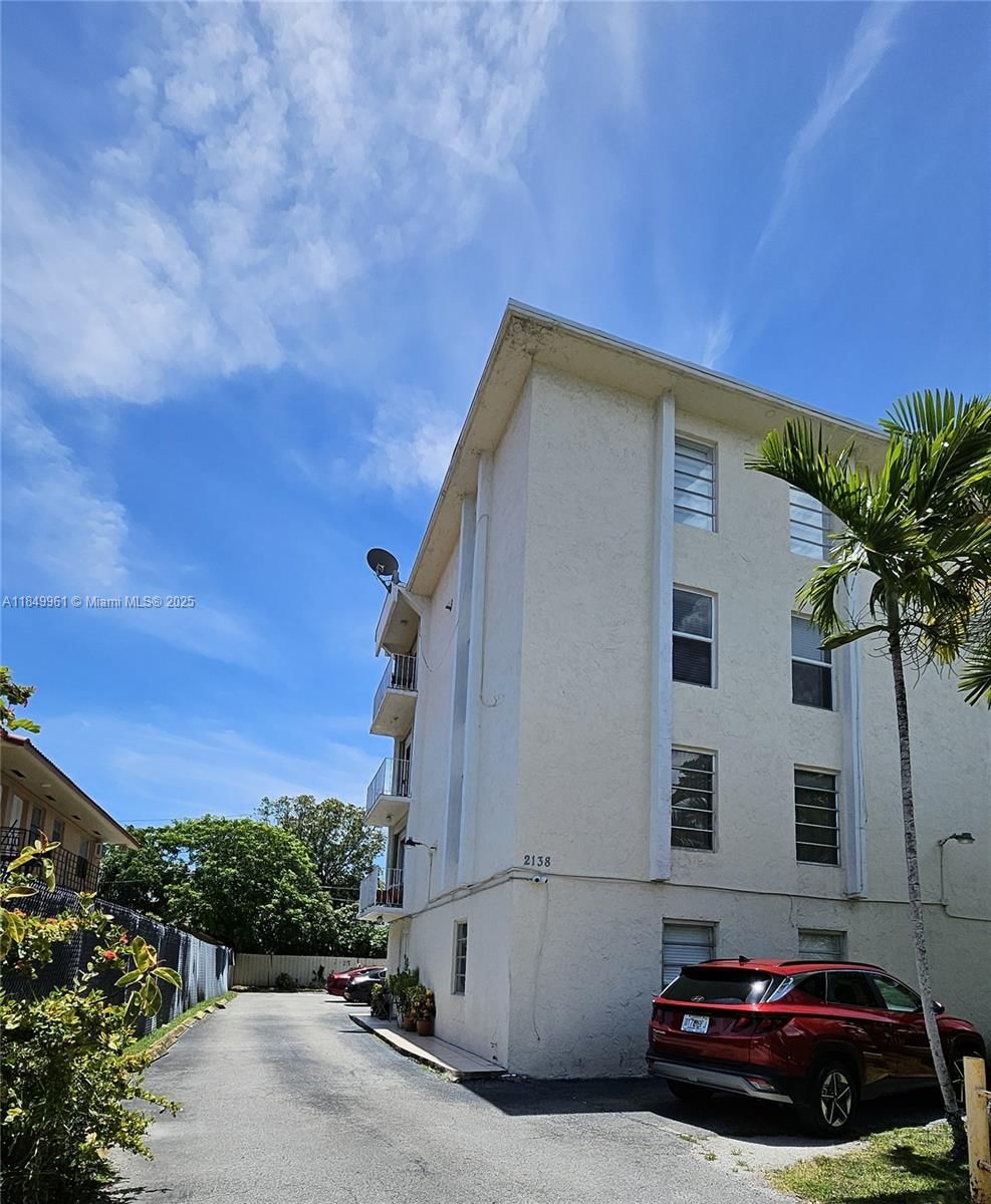 Real estate property located at 2138 6 St #403, Miami-dade, El Paraiso Condo, Miami, FL