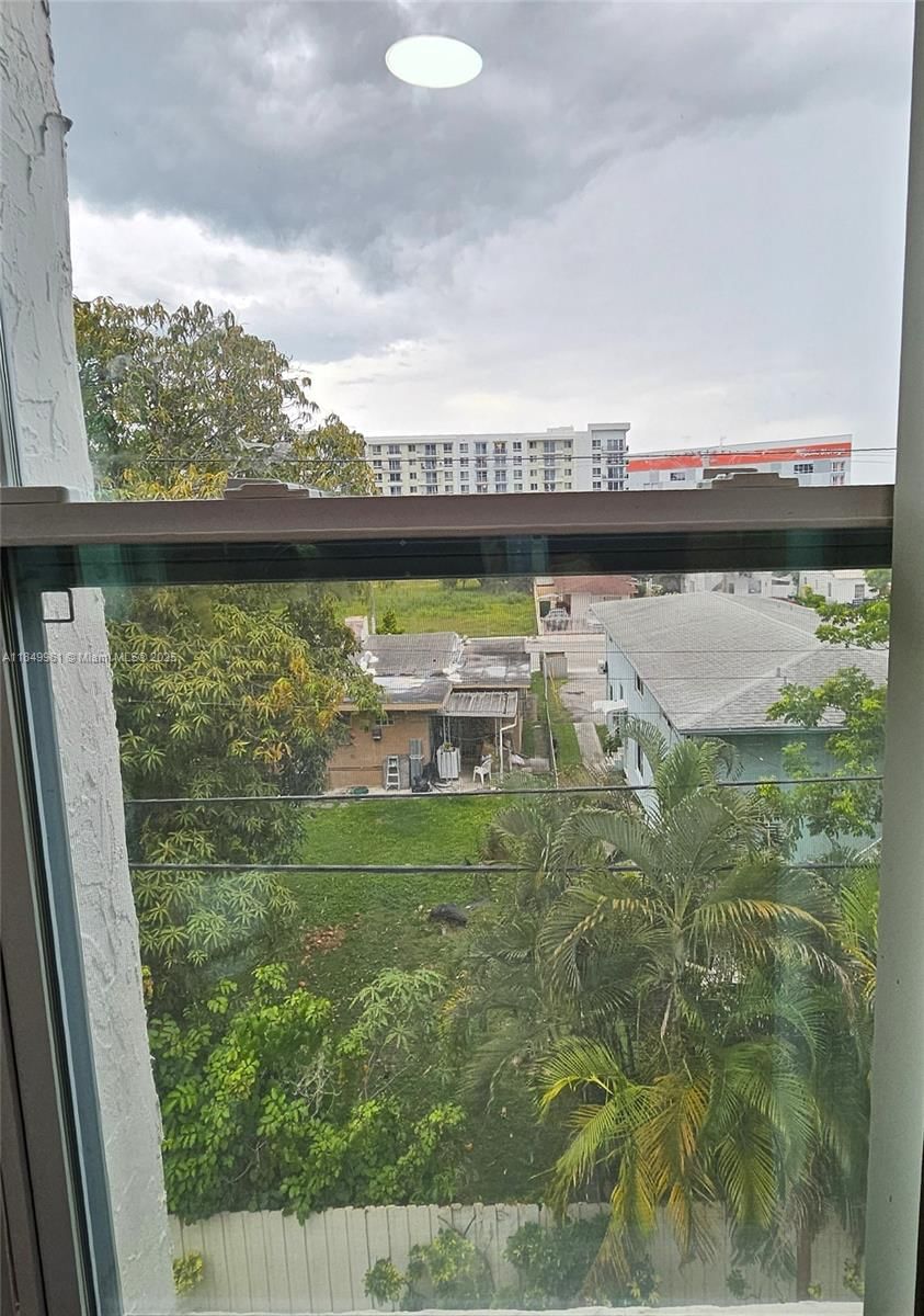 Real estate property located at 2138 6 St #403, Miami-dade, El Paraiso Condo, Miami, FL