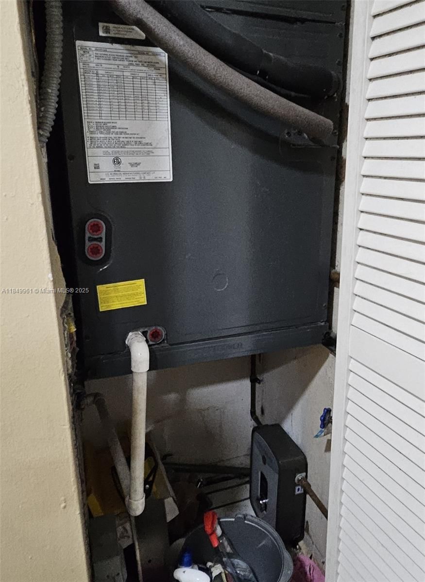 Real estate property located at 2138 6 St #403, Miami-dade, El Paraiso Condo, Miami, FL