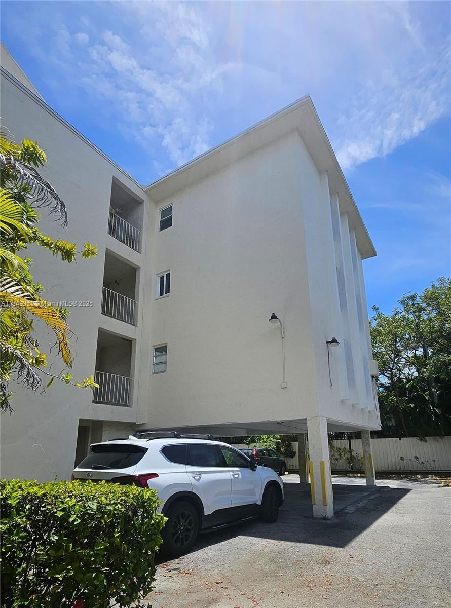Real estate property located at 2138 6 St #403, Miami-dade, El Paraiso Condo, Miami, FL