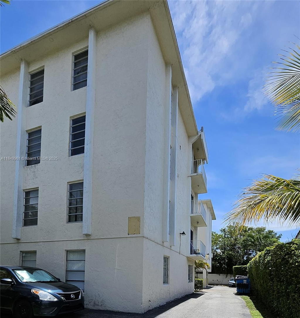 Real estate property located at 2138 6 St #403, Miami-dade, El Paraiso Condo, Miami, FL