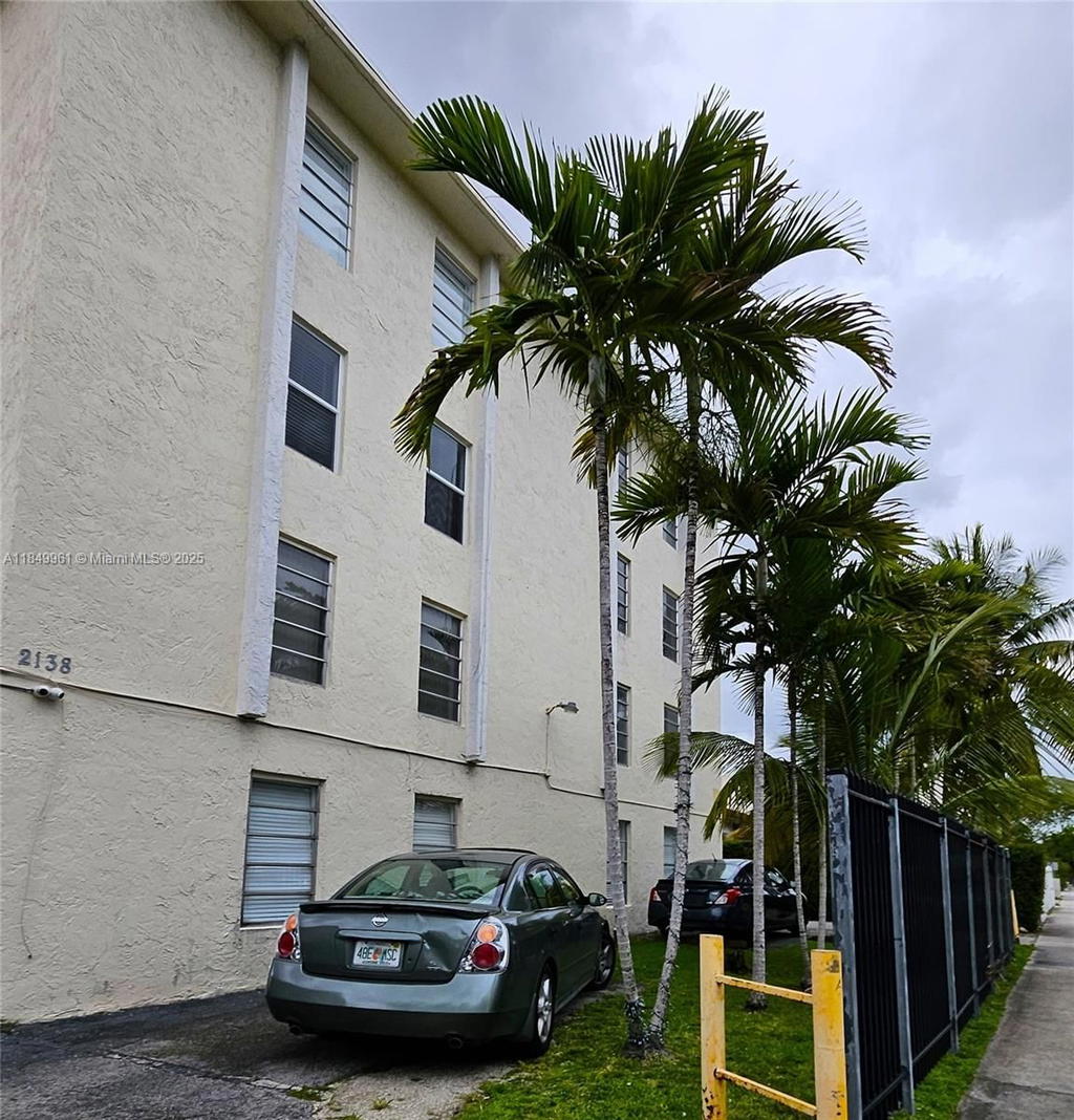 Real estate property located at 2138 6 St #403, Miami-dade, El Paraiso Condo, Miami, FL