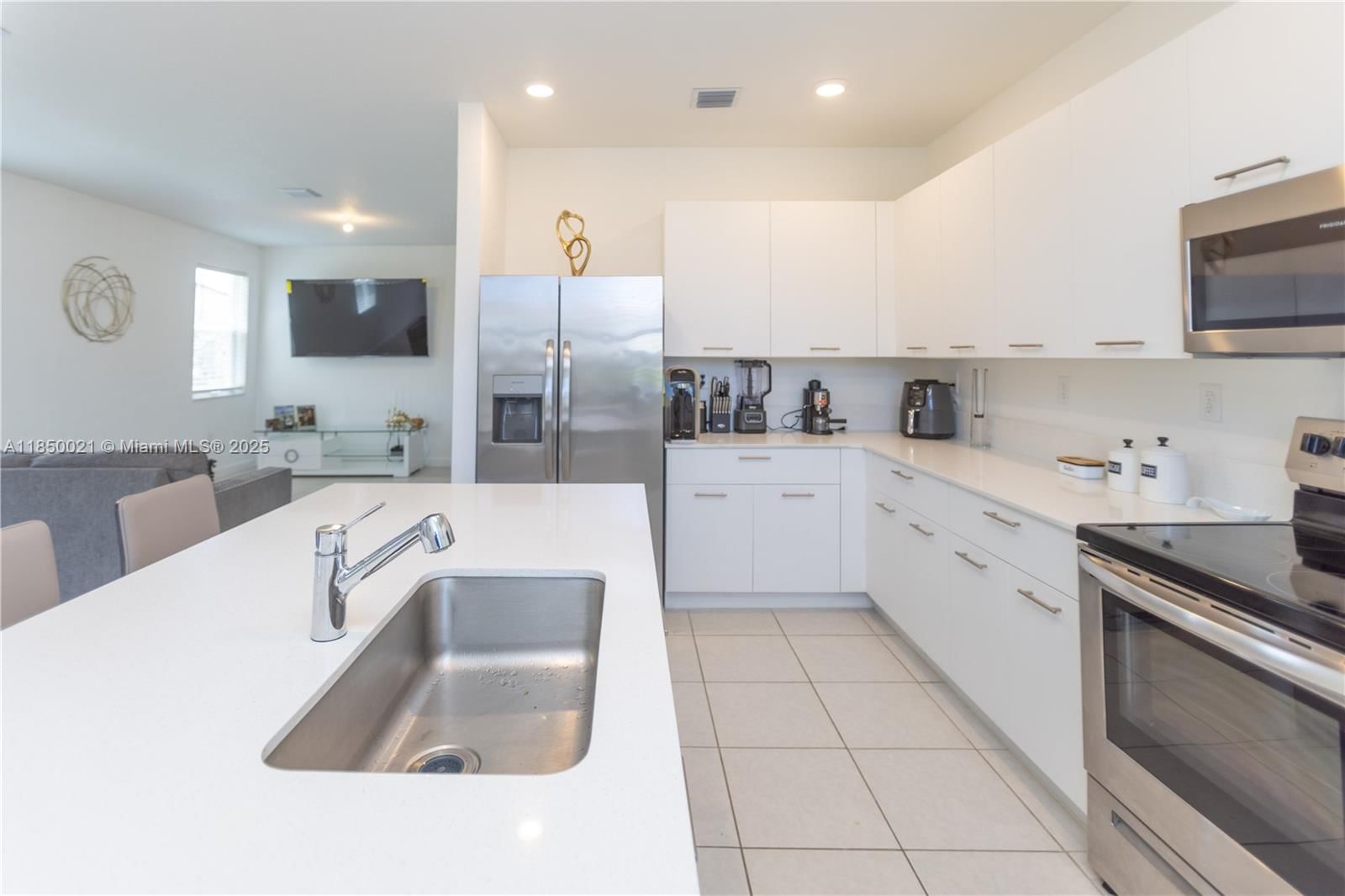 Real estate property located at 12561 23rd Pl, Miami-dade, Golf Ests 1st Addn, Miami, FL