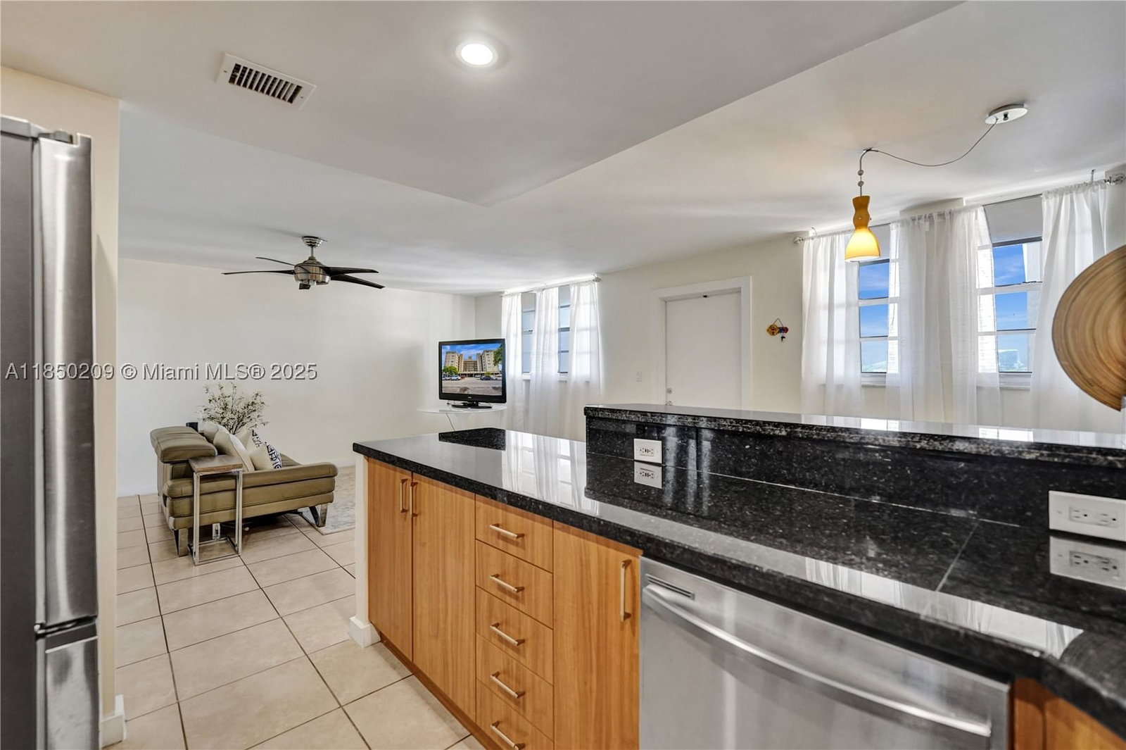 Real estate property located at 1811 Jefferson St #606, Broward, Telstar Condominium Inc, Hollywood, FL