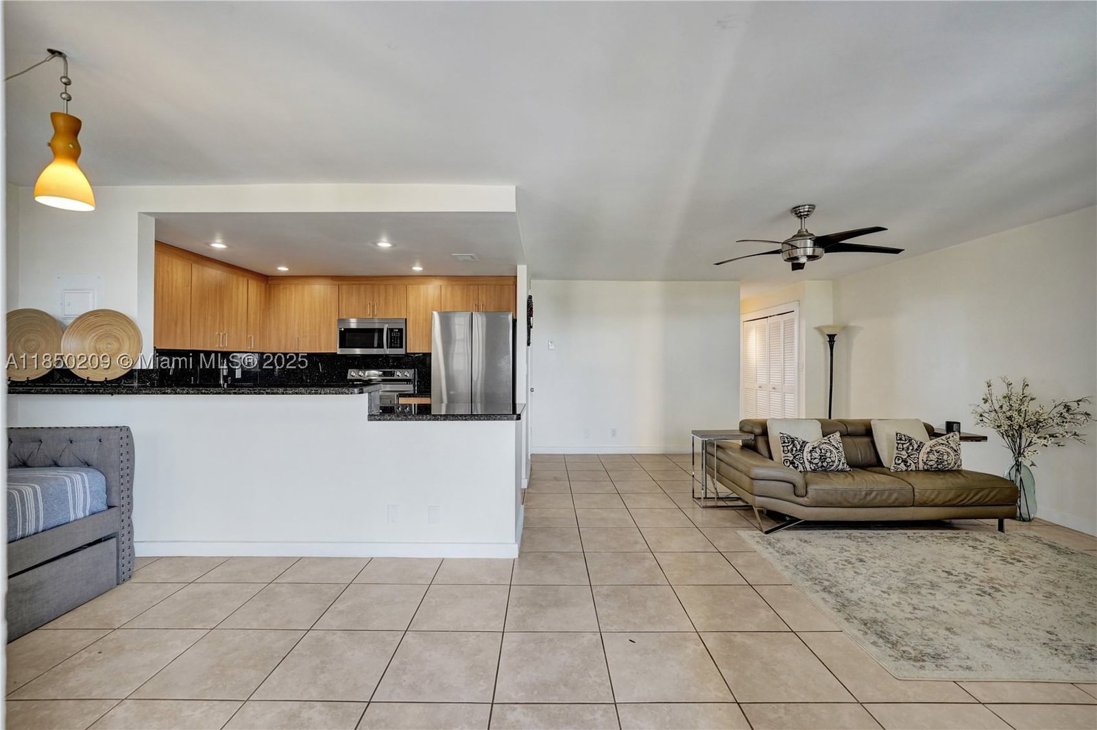 Real estate property located at 1811 Jefferson St #606, Broward, Telstar Condominium Inc, Hollywood, FL