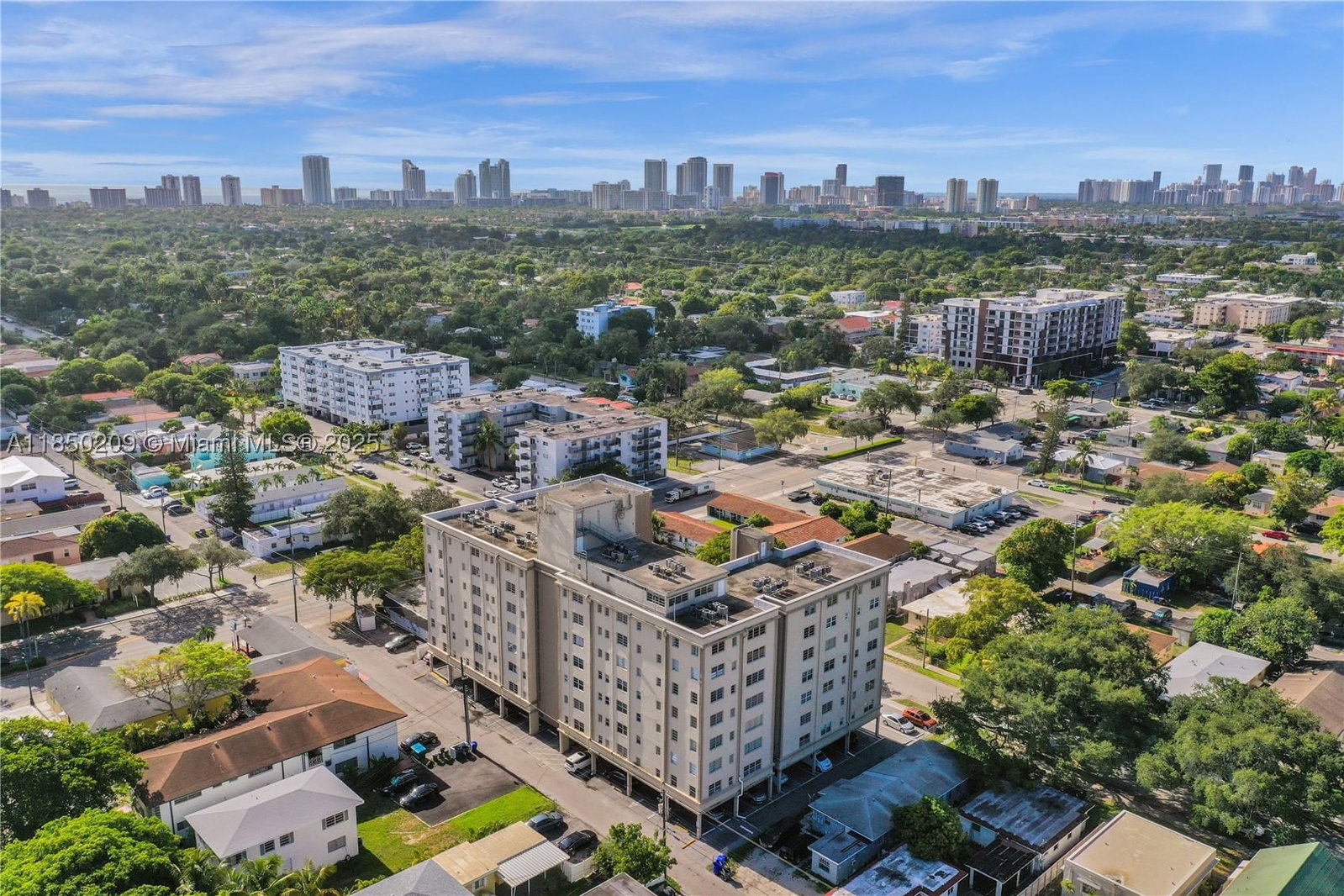 Real estate property located at 1811 Jefferson St #606, Broward, Telstar Condominium Inc, Hollywood, FL