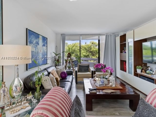 Real estate property located at 2501 Brickell Ave #307, Miami-dade, Brickell Park Condo, Miami, FL
