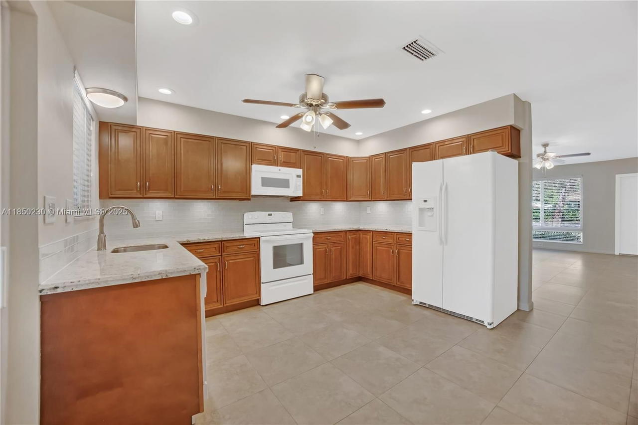 Real estate property located at 830 18th St, Broward, Pinehurst, Fort Lauderdale, FL