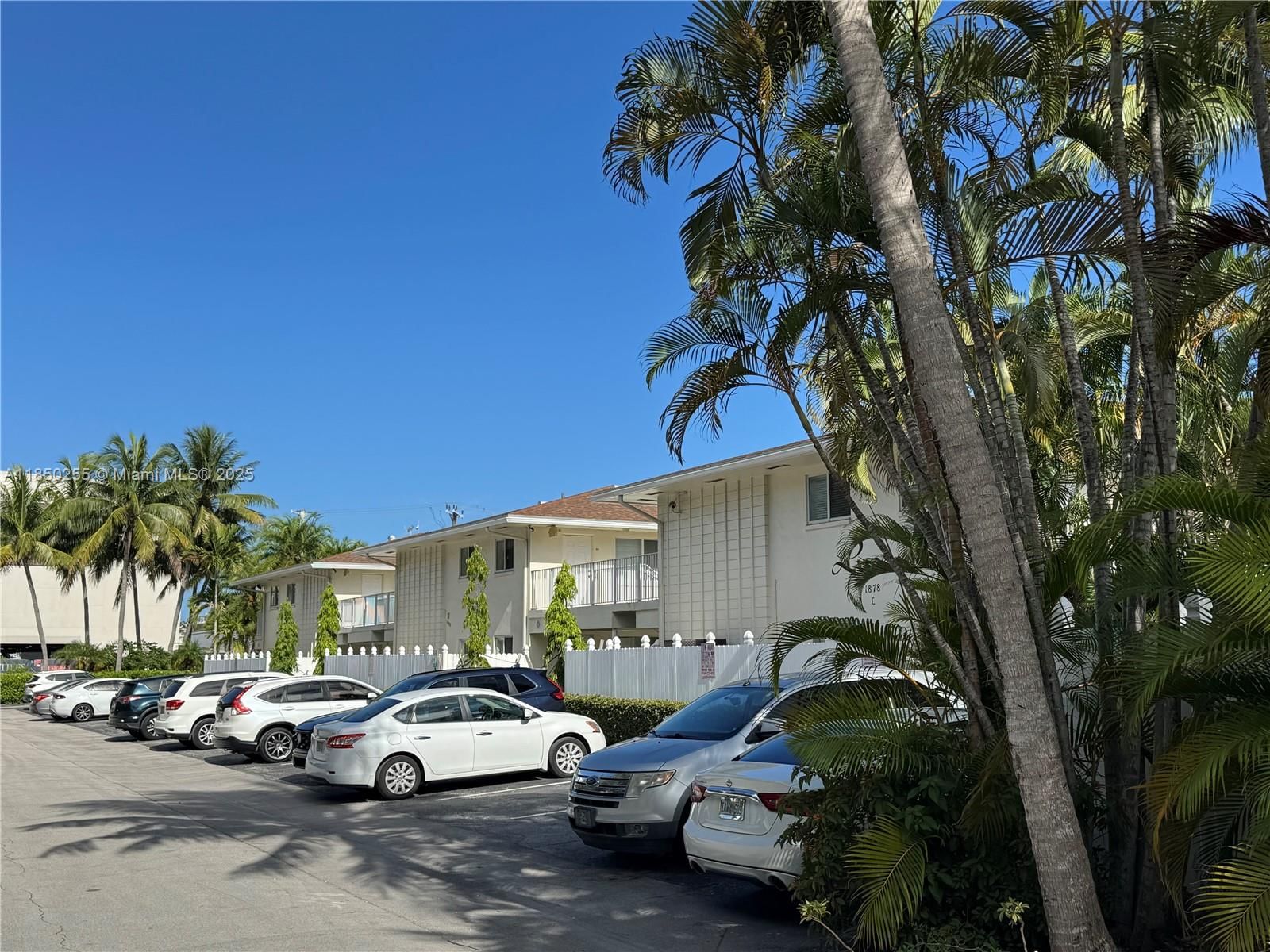 Real estate property located at 1856 46th St F8, Broward, Lucaya Condo, Fort Lauderdale, FL