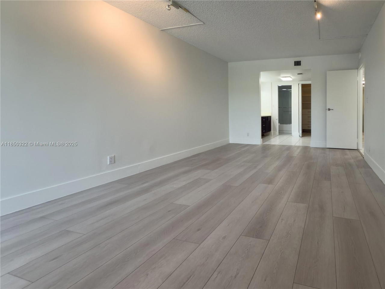 Real estate property located at 100 Bayview Dr #224, Miami-dade, Arlen House East Condo, Sunny Isles Beach, FL