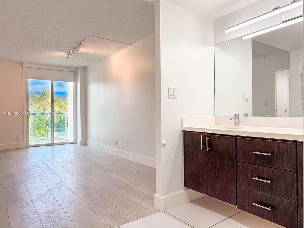 Real estate property located at 100 Bayview Dr #224, Miami-dade, Arlen House East Condo, Sunny Isles Beach, FL