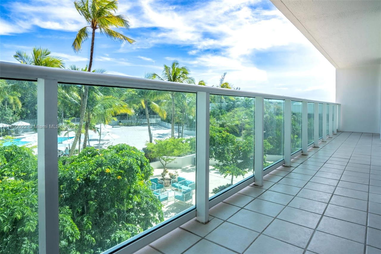 Real estate property located at 100 Bayview Dr #224, Miami-dade, Arlen House East Condo, Sunny Isles Beach, FL