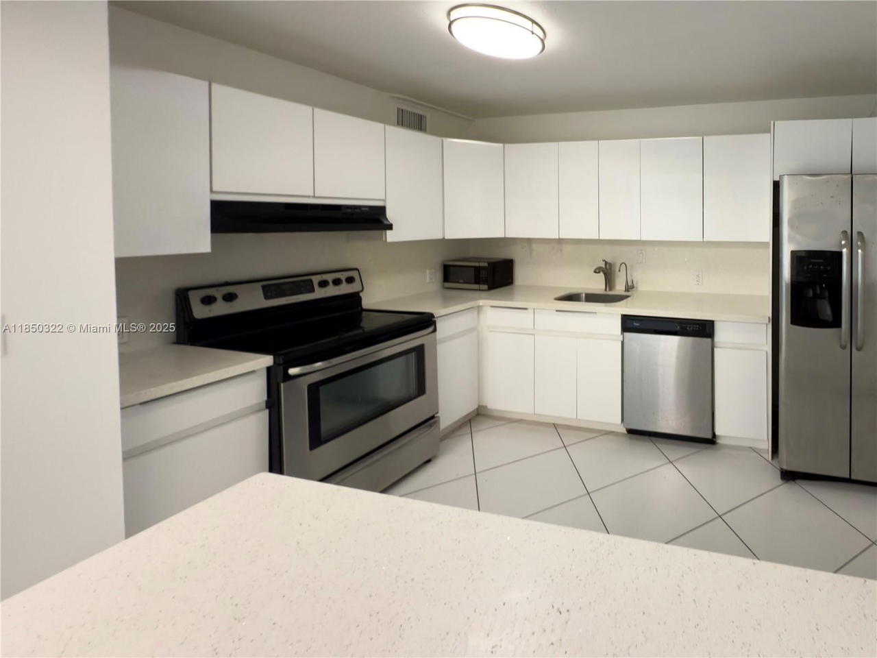 Real estate property located at 100 Bayview Dr #224, Miami-dade, Arlen House East Condo, Sunny Isles Beach, FL