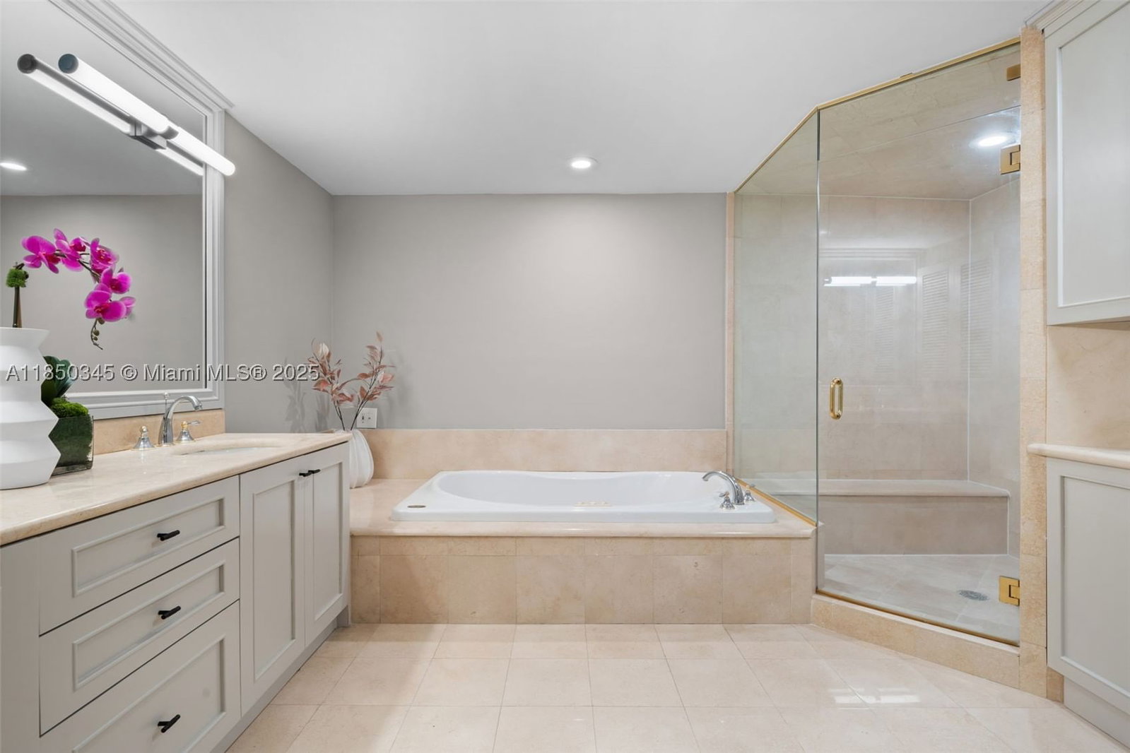 Real estate property located at 2100 Ocean Blvd #18D, Broward, Palms Tower One Condo, Fort Lauderdale, FL