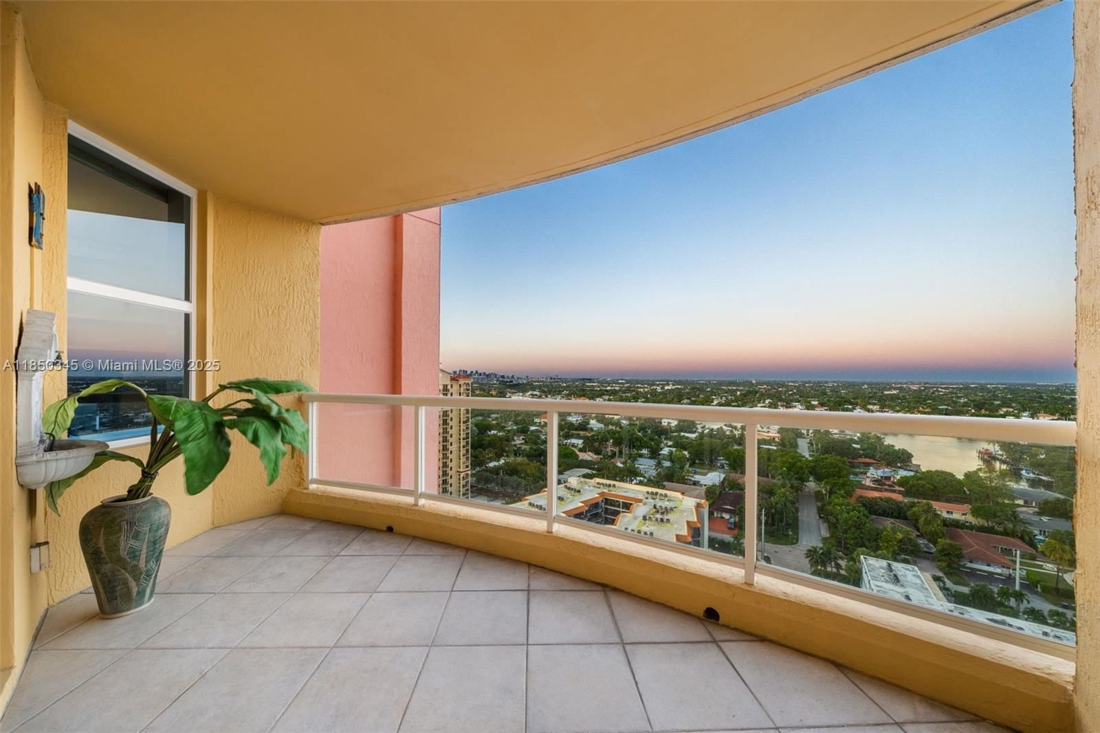 Real estate property located at 2100 Ocean Blvd #18D, Broward, Palms Tower One Condo, Fort Lauderdale, FL