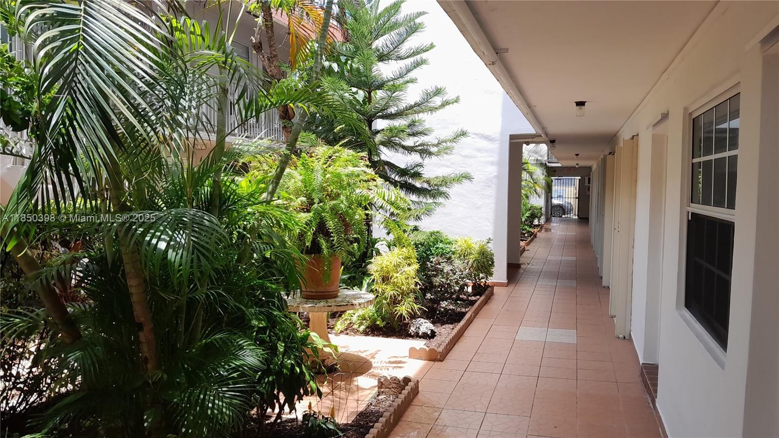 Real estate property located at 525 Meridian Ave #304, Miami-dade, 525 Meridian Condo, Miami Beach, FL