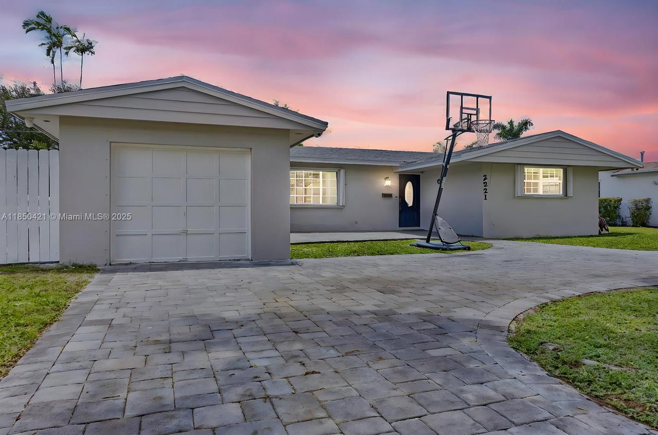 Real estate property located at 2221 43rd Ave, Broward, Hollywood Hills, Hollywood, FL