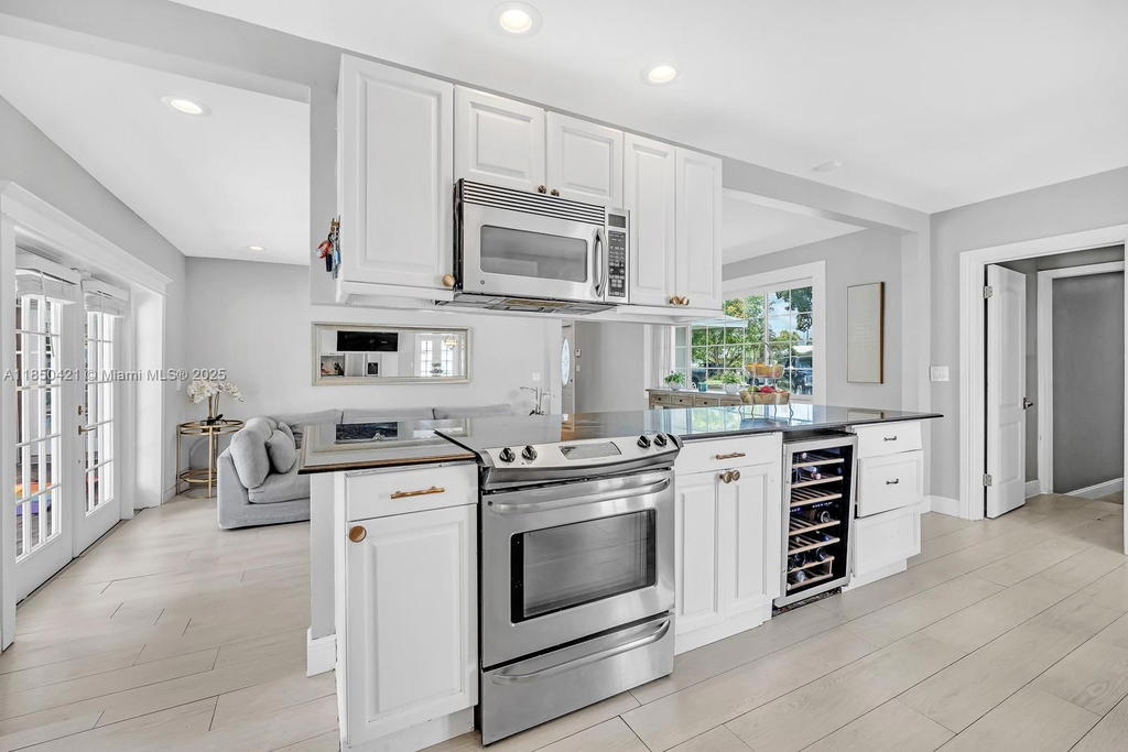 Real estate property located at 2221 43rd Ave, Broward, Hollywood Hills, Hollywood, FL