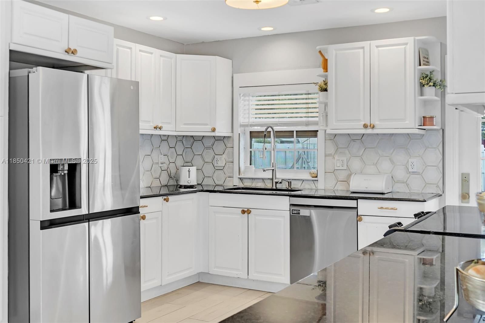 Real estate property located at 2221 43rd Ave, Broward, Hollywood Hills, Hollywood, FL