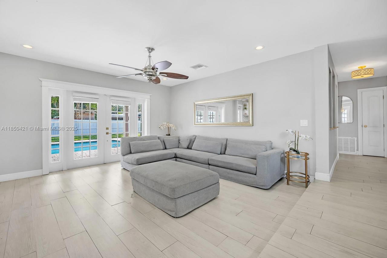 Real estate property located at 2221 43rd Ave, Broward, Hollywood Hills, Hollywood, FL