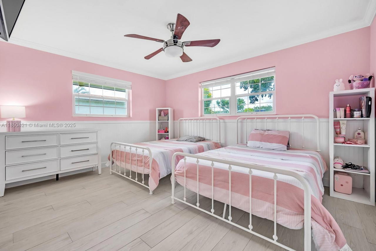 Real estate property located at 2221 43rd Ave, Broward, Hollywood Hills, Hollywood, FL