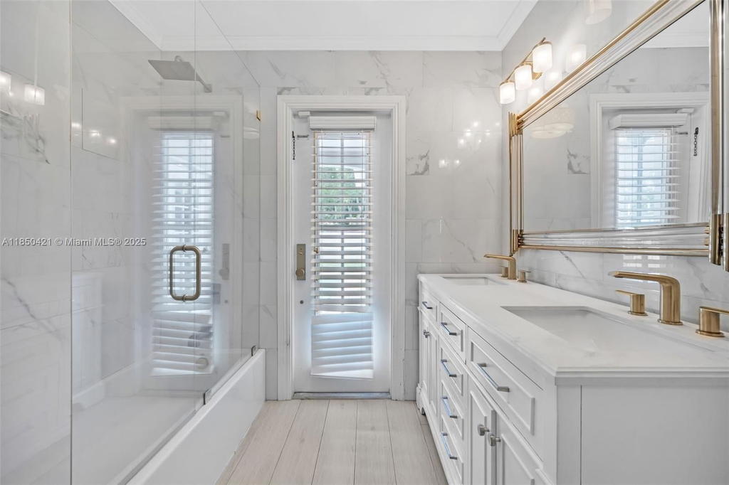 Real estate property located at 2221 43rd Ave, Broward, Hollywood Hills, Hollywood, FL