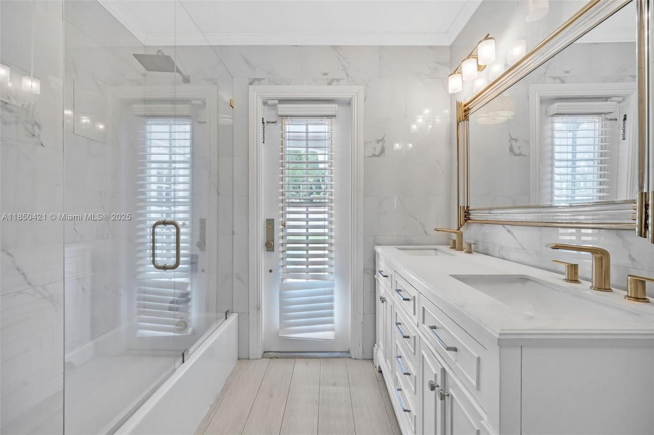 Real estate property located at 2221 43rd Ave, Broward, Hollywood Hills, Hollywood, FL