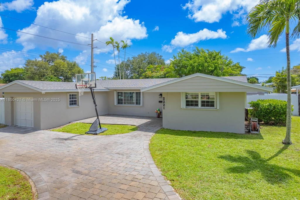 Real estate property located at 2221 43rd Ave, Broward, Hollywood Hills, Hollywood, FL