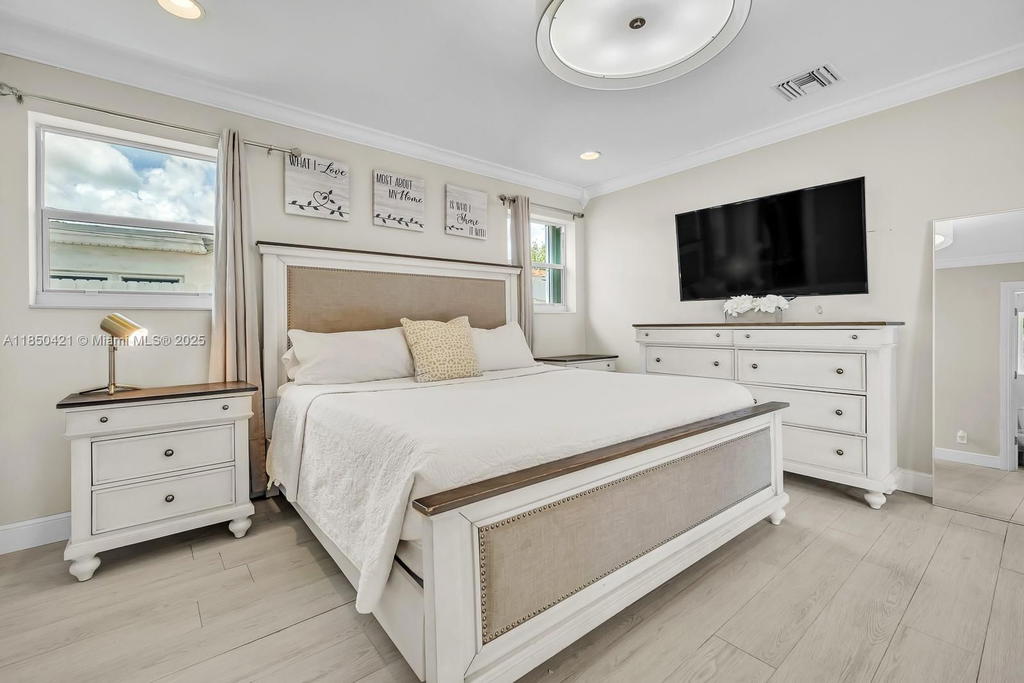 Real estate property located at 2221 43rd Ave, Broward, Hollywood Hills, Hollywood, FL