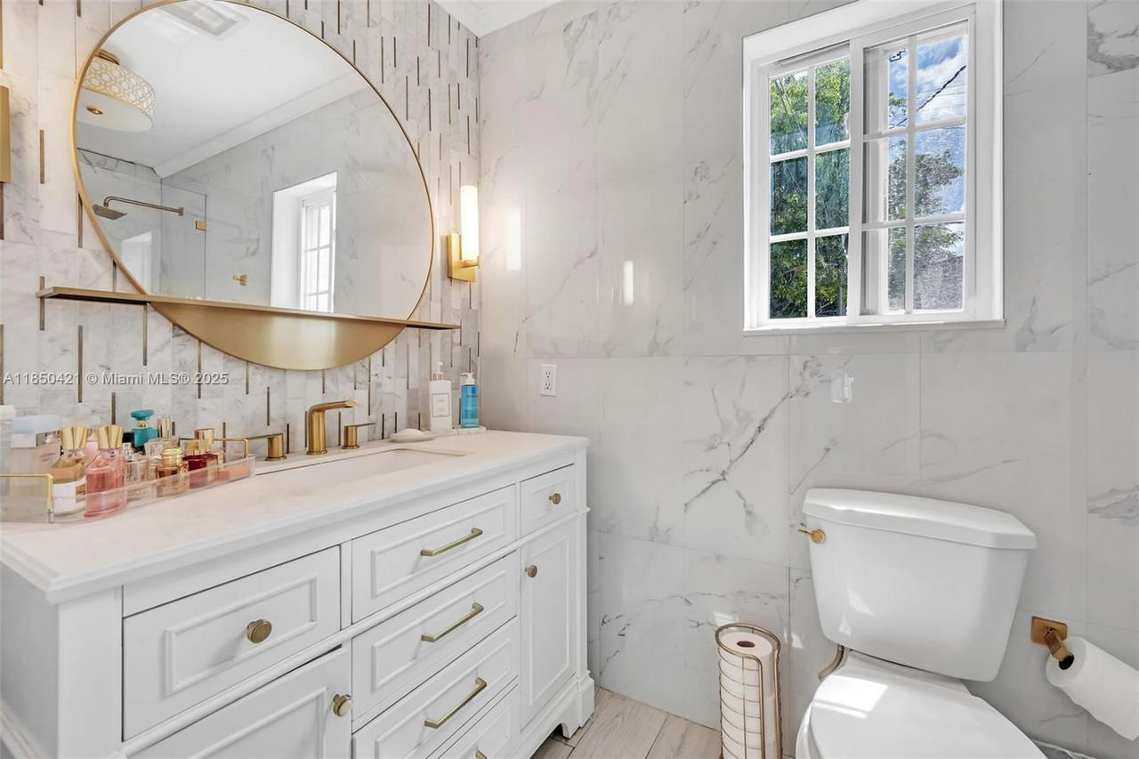 Real estate property located at 2221 43rd Ave, Broward, Hollywood Hills, Hollywood, FL