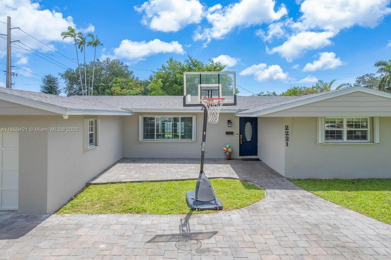 Real estate property located at 2221 43rd Ave, Broward, Hollywood Hills, Hollywood, FL