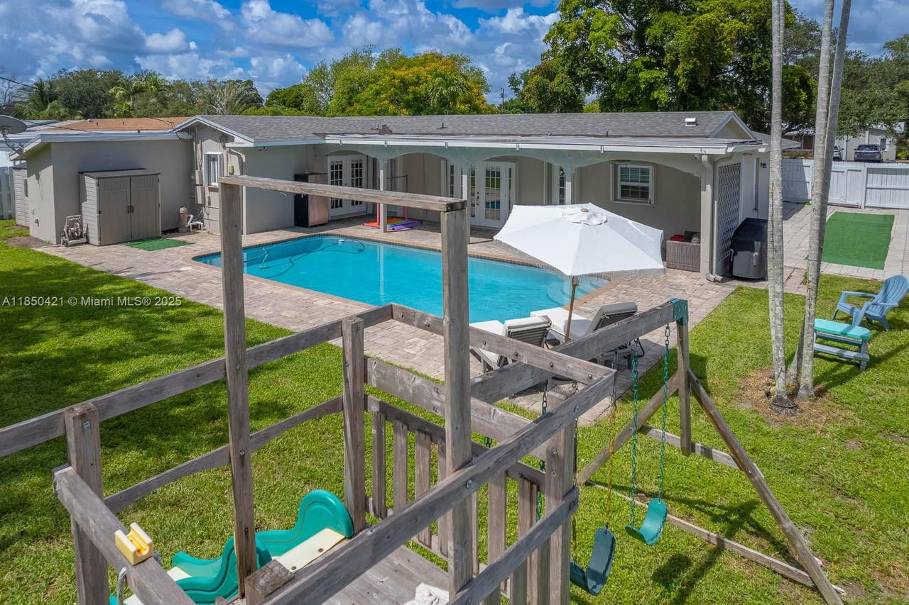 Real estate property located at 2221 43rd Ave, Broward, Hollywood Hills, Hollywood, FL