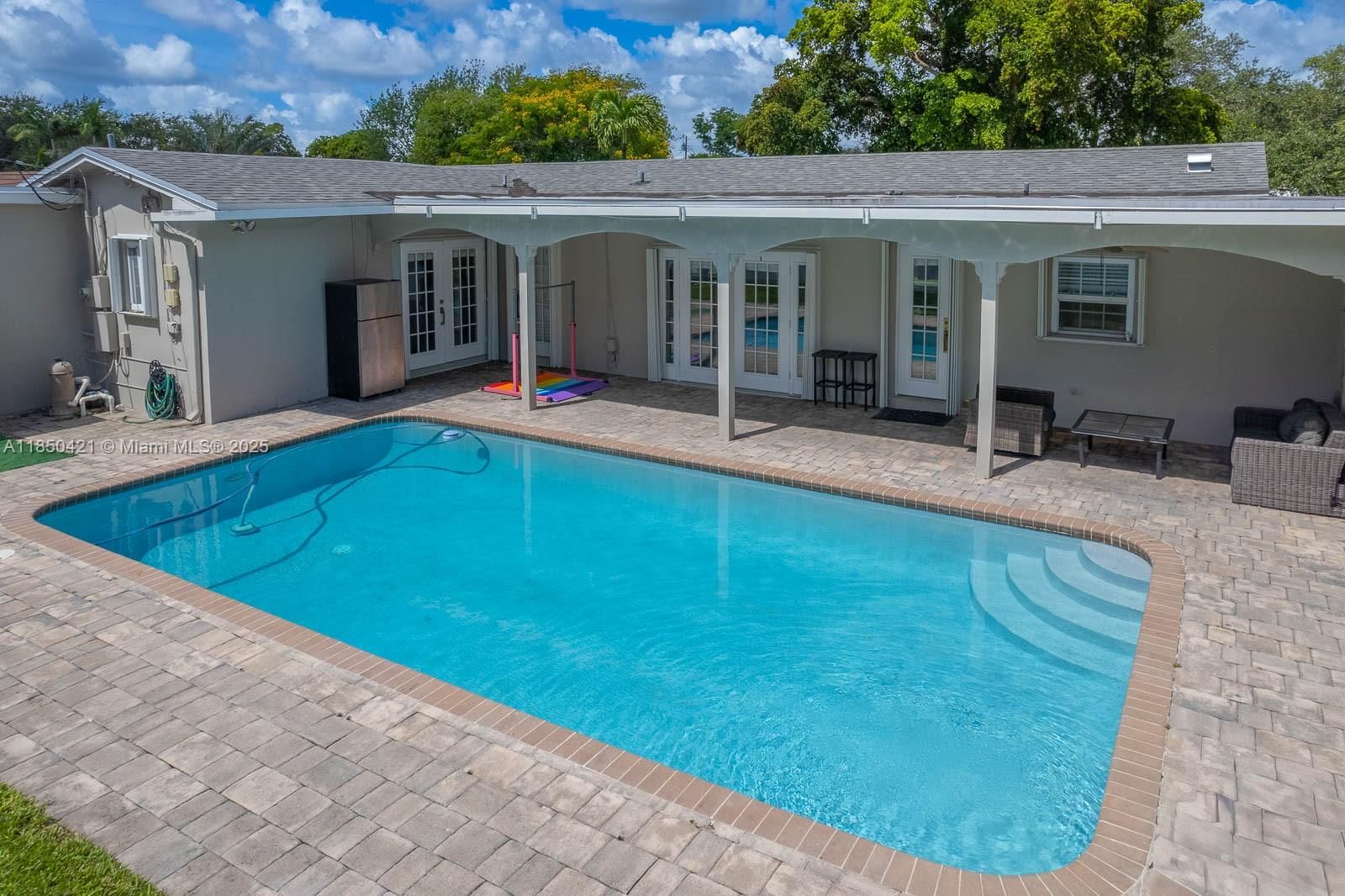 Real estate property located at 2221 43rd Ave, Broward, Hollywood Hills, Hollywood, FL