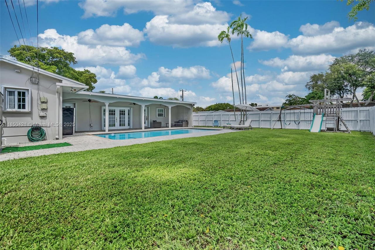Real estate property located at 2221 43rd Ave, Broward, Hollywood Hills, Hollywood, FL