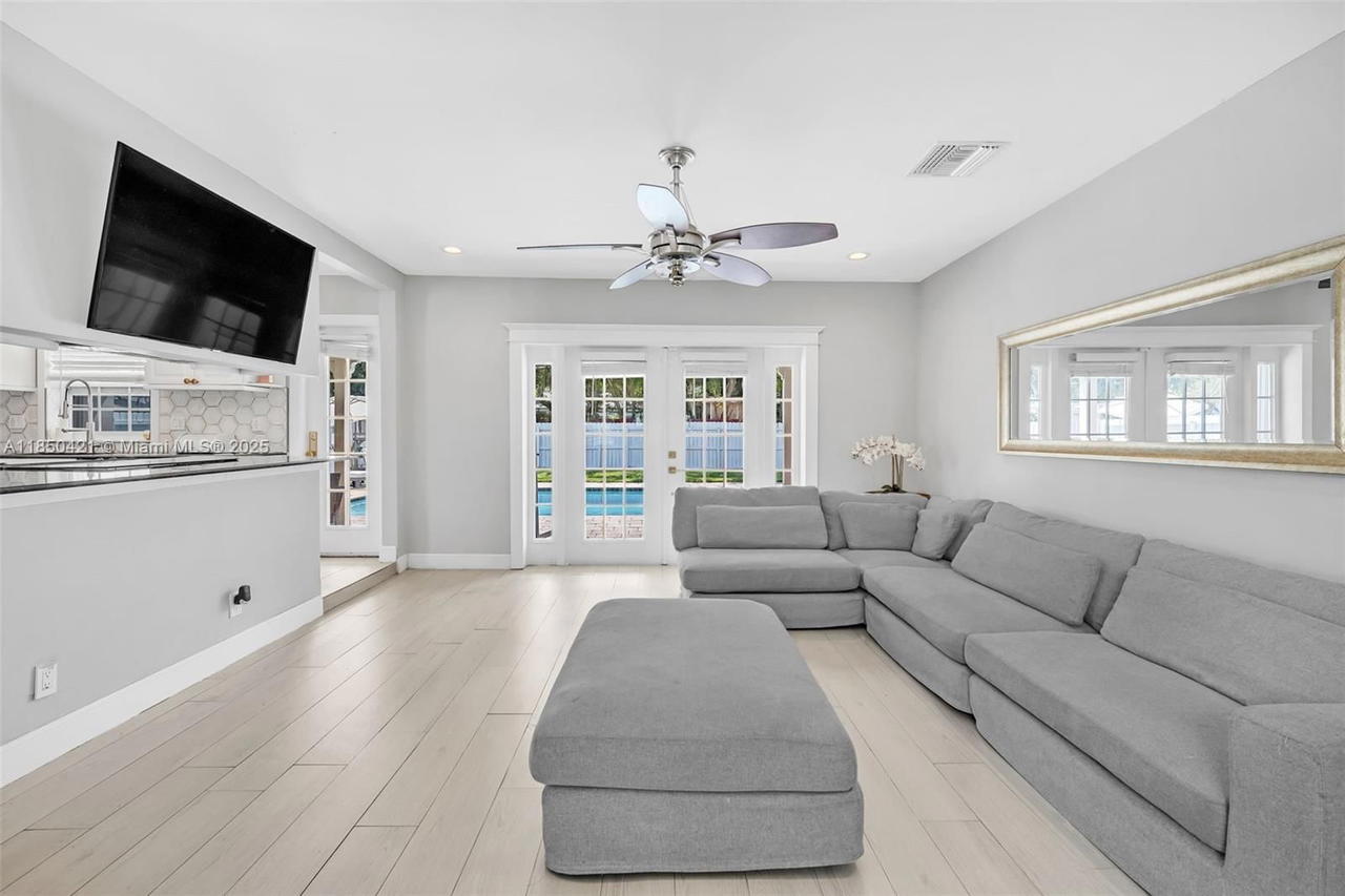 Real estate property located at 2221 43rd Ave, Broward, Hollywood Hills, Hollywood, FL
