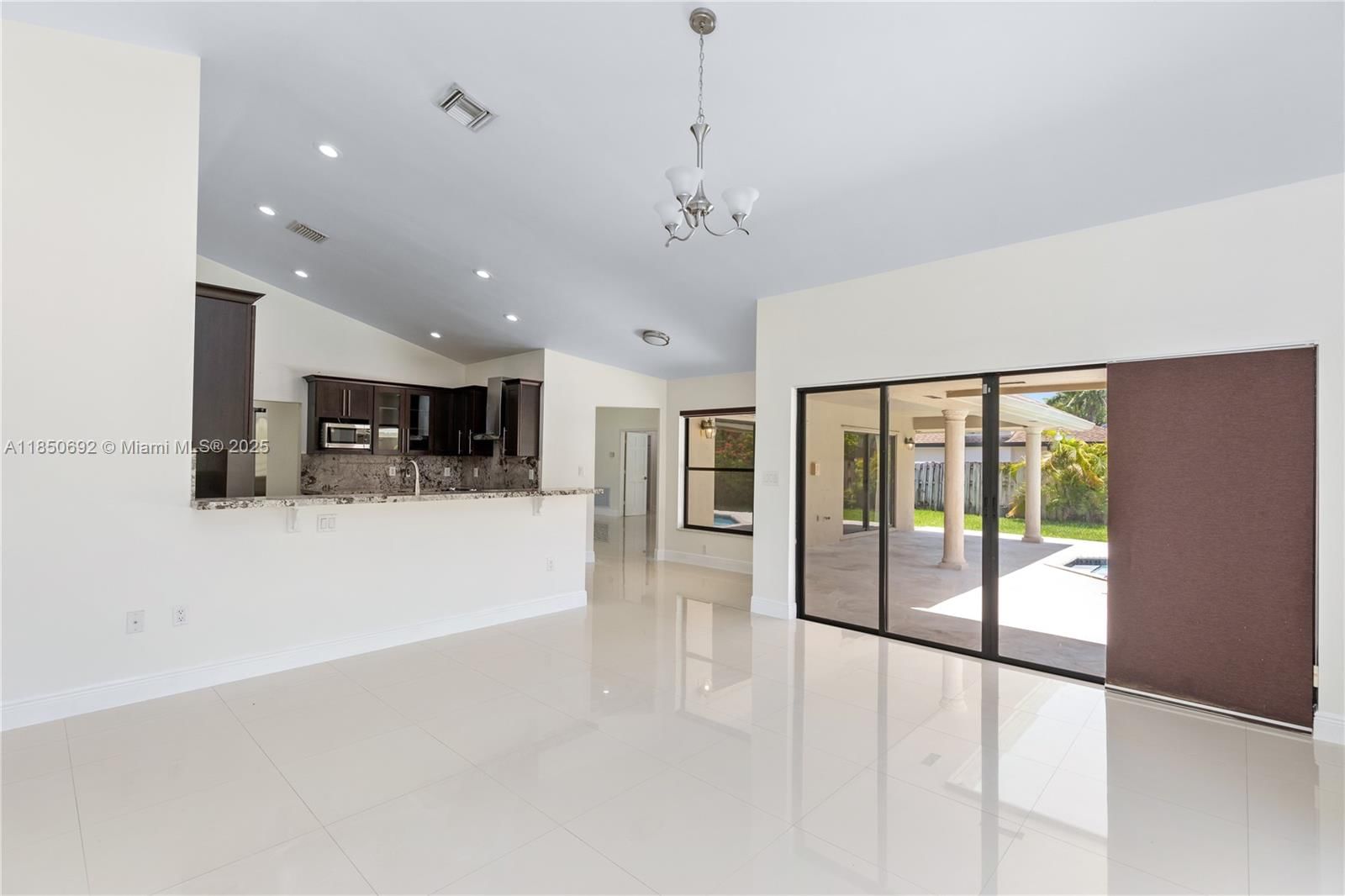 Real estate property located at 8110 188th St, Miami-dade, Jennings Cutler Estates S, Cutler Bay, FL