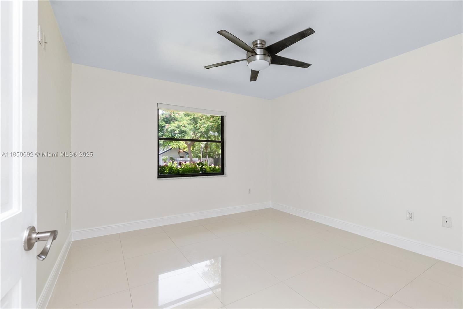 Real estate property located at 8110 188th St, Miami-dade, Jennings Cutler Estates S, Cutler Bay, FL