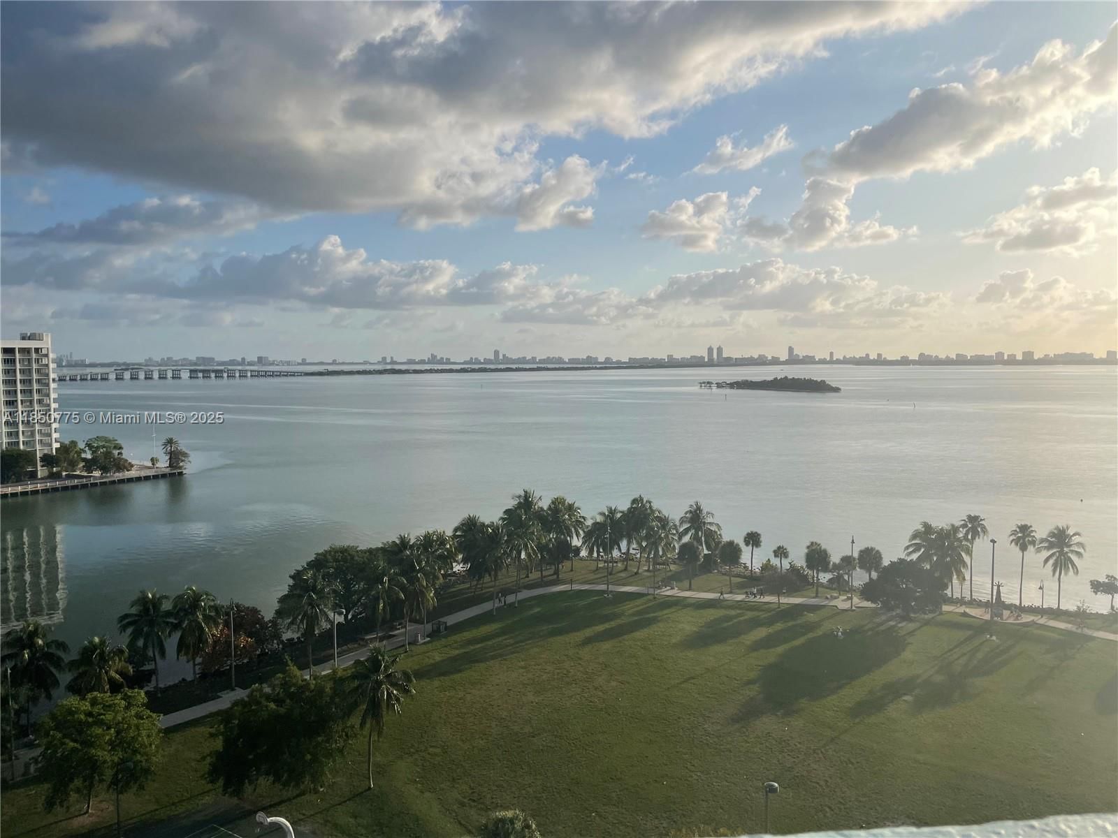 Real estate property located at 1900 Bayshore Dr #3617, Miami-dade, Quantum On The Bay Condo, Miami, FL