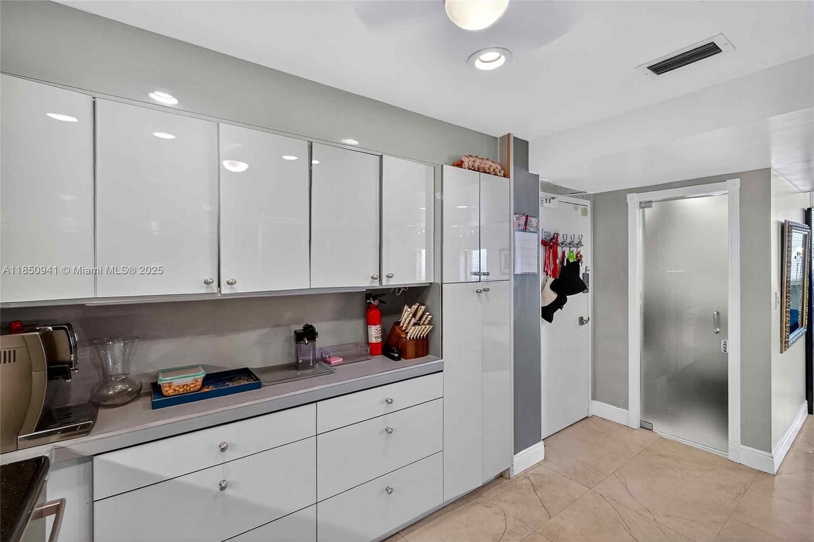 Real estate property located at 300 Bayview Dr #1616, Miami-dade, Arlen House Condo, Sunny Isles Beach, FL