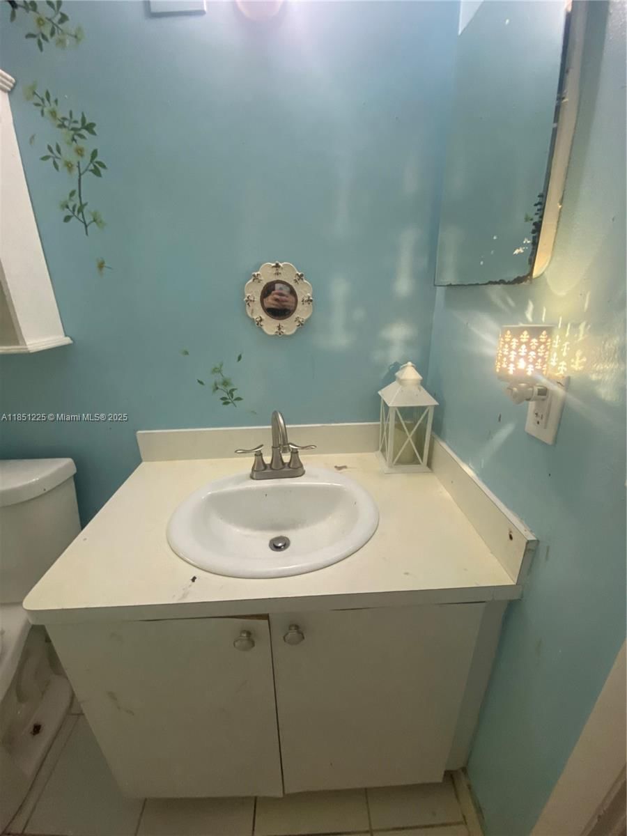 Real estate property located at 14902 65th Ter, Miami-dade, Westwind Lakes Sec 2, Miami, FL