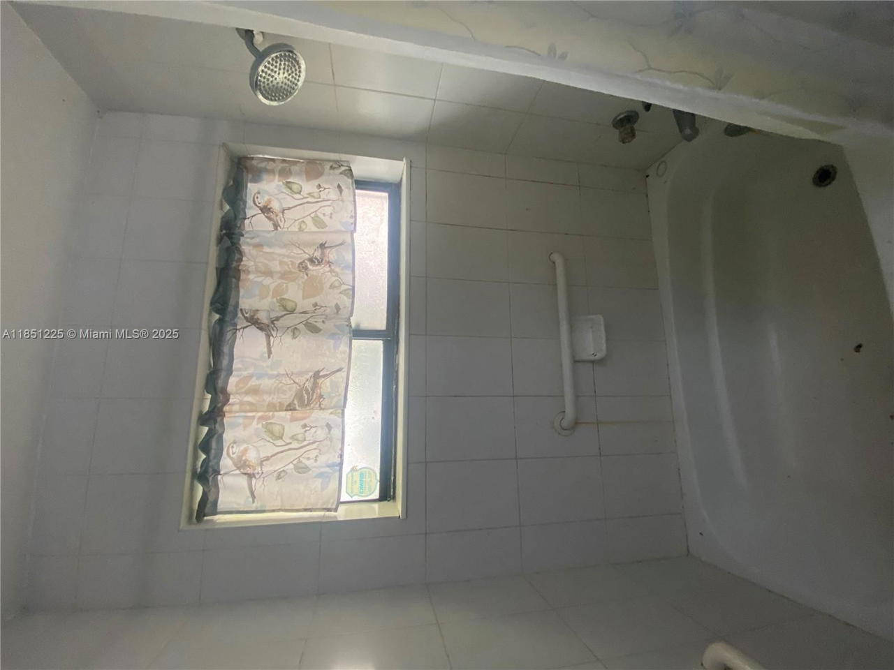 Real estate property located at 14902 65th Ter, Miami-dade, Westwind Lakes Sec 2, Miami, FL