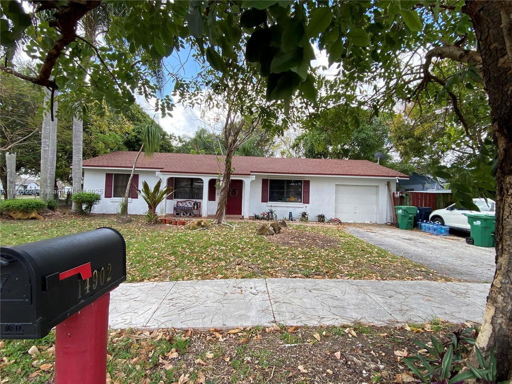 Real estate property located at 14902 65th Ter, Miami-dade, Westwind Lakes Sec 2, Miami, FL