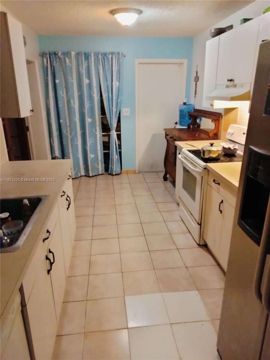 Real estate property located at 14902 65th Ter, Miami-dade, Westwind Lakes Sec 2, Miami, FL