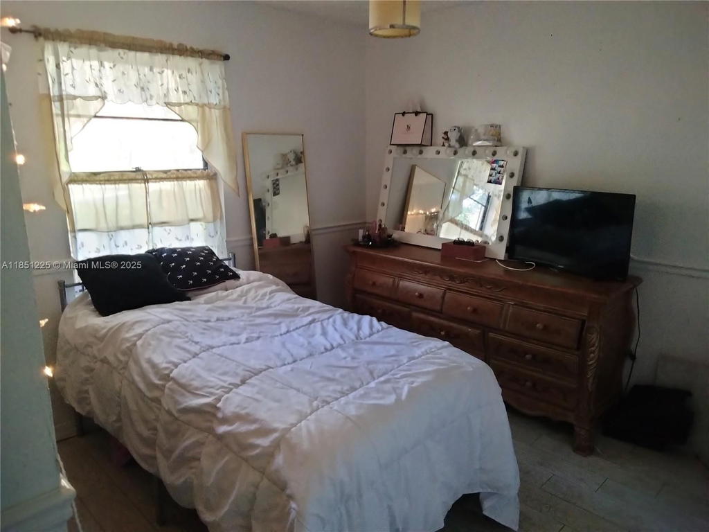 Real estate property located at 14902 65th Ter, Miami-dade, Westwind Lakes Sec 2, Miami, FL