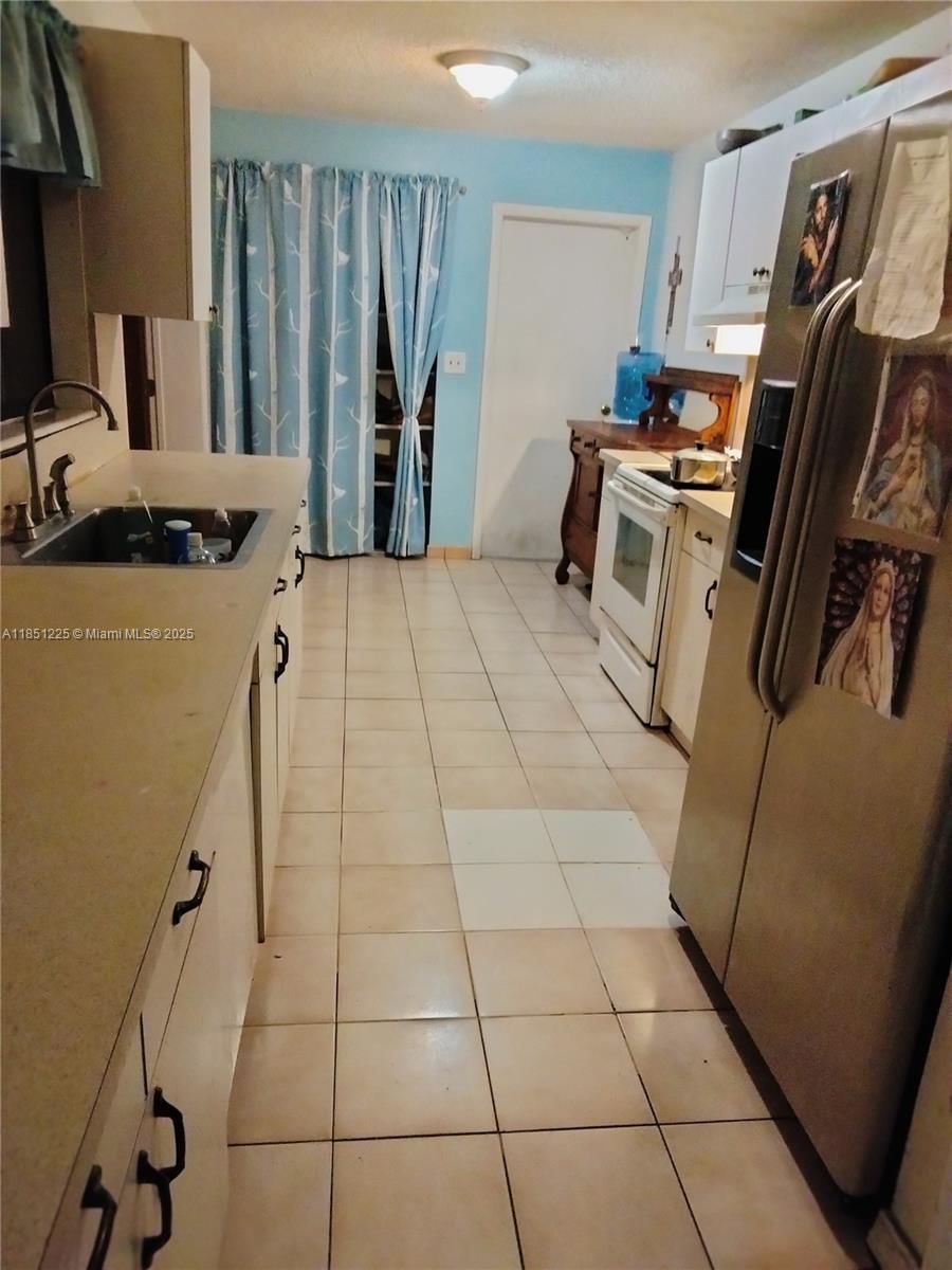 Real estate property located at 14902 65th Ter, Miami-dade, Westwind Lakes Sec 2, Miami, FL